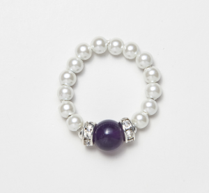 white beaded stretch ring with circular amethyst accent bead