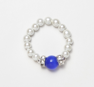white beaded stretch ring with dark blue cats eye accent bead