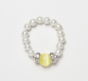 white beaded stretch ring with yellow cat's eye circular accent bead